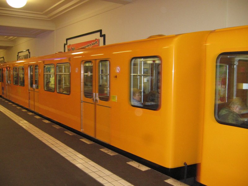 U-Bahn im Bhf. Friedrichstrasse, 2007