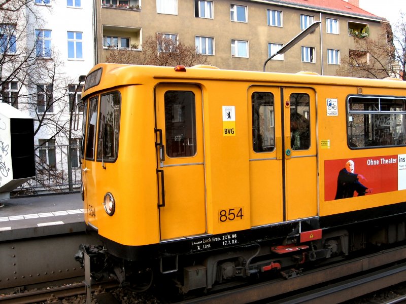 U-bahnzug oberirdisch, Berlin 2006