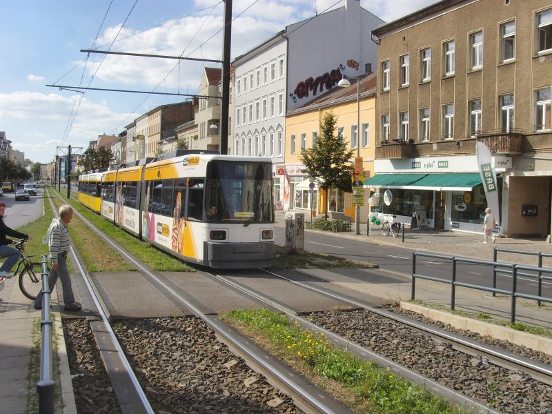 Zug der Linie M4 Richtung Alexanderplatz in Weiensee, Berlin 19.9.2009