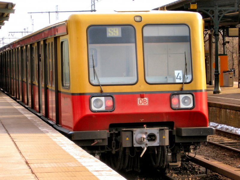 Zug der S9 in Schneweide, 2006